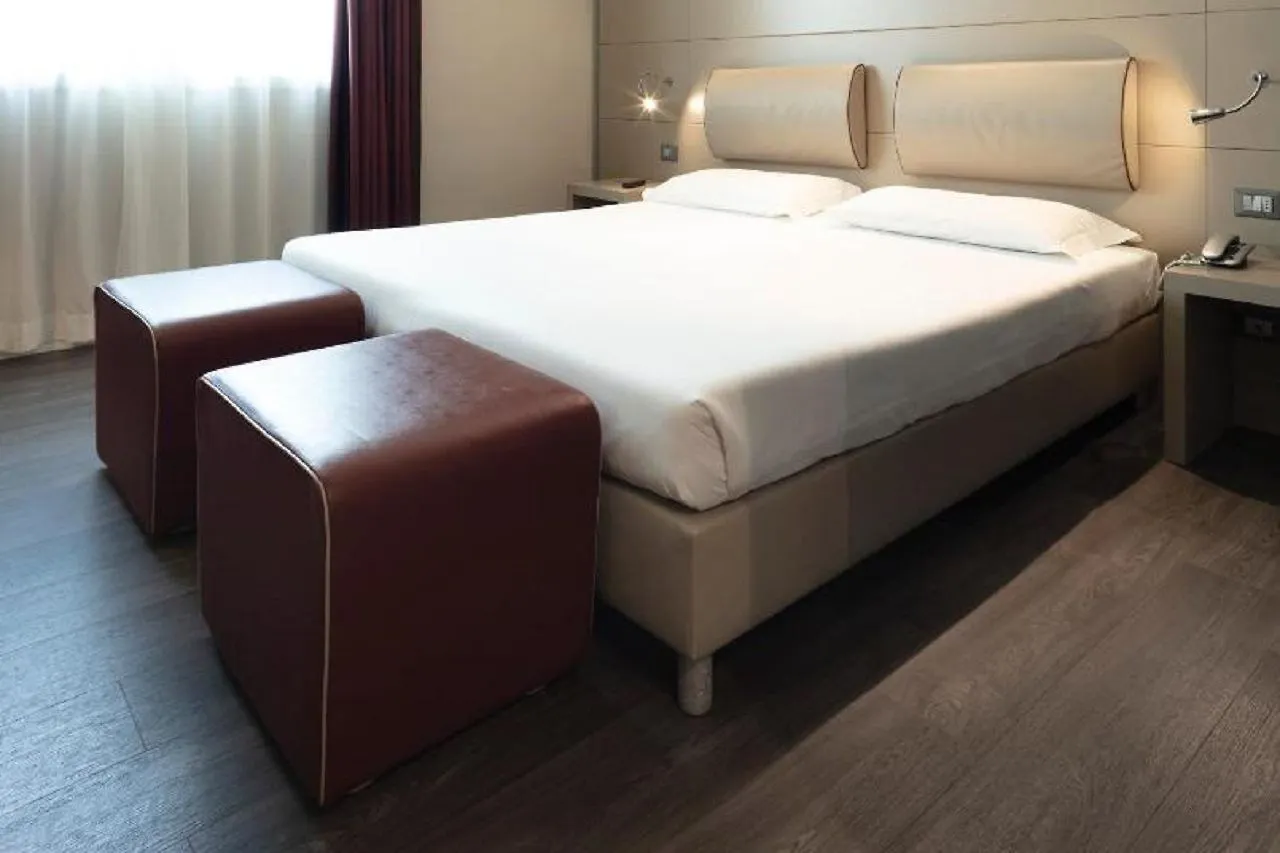Smart Hotel Holiday Μέστρε 4*,