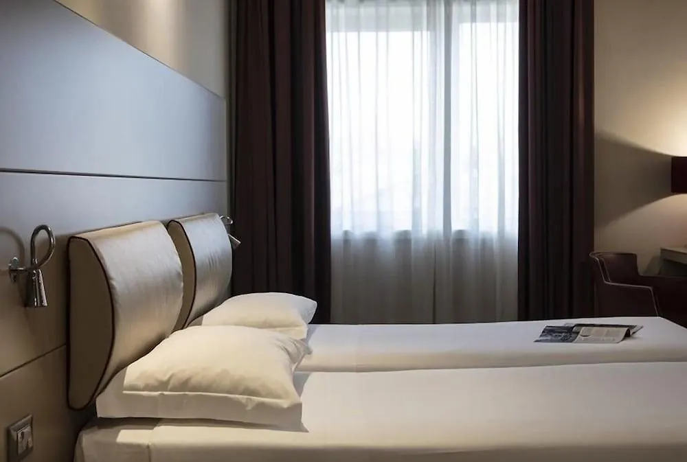 ****  מסטרה Smart Hotel Holiday איטליה