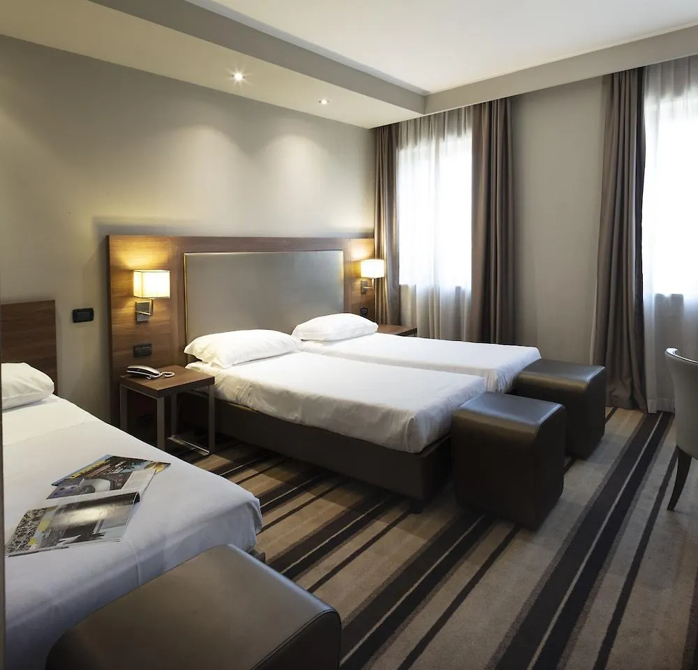 ****  מסטרה Smart Hotel Holiday איטליה