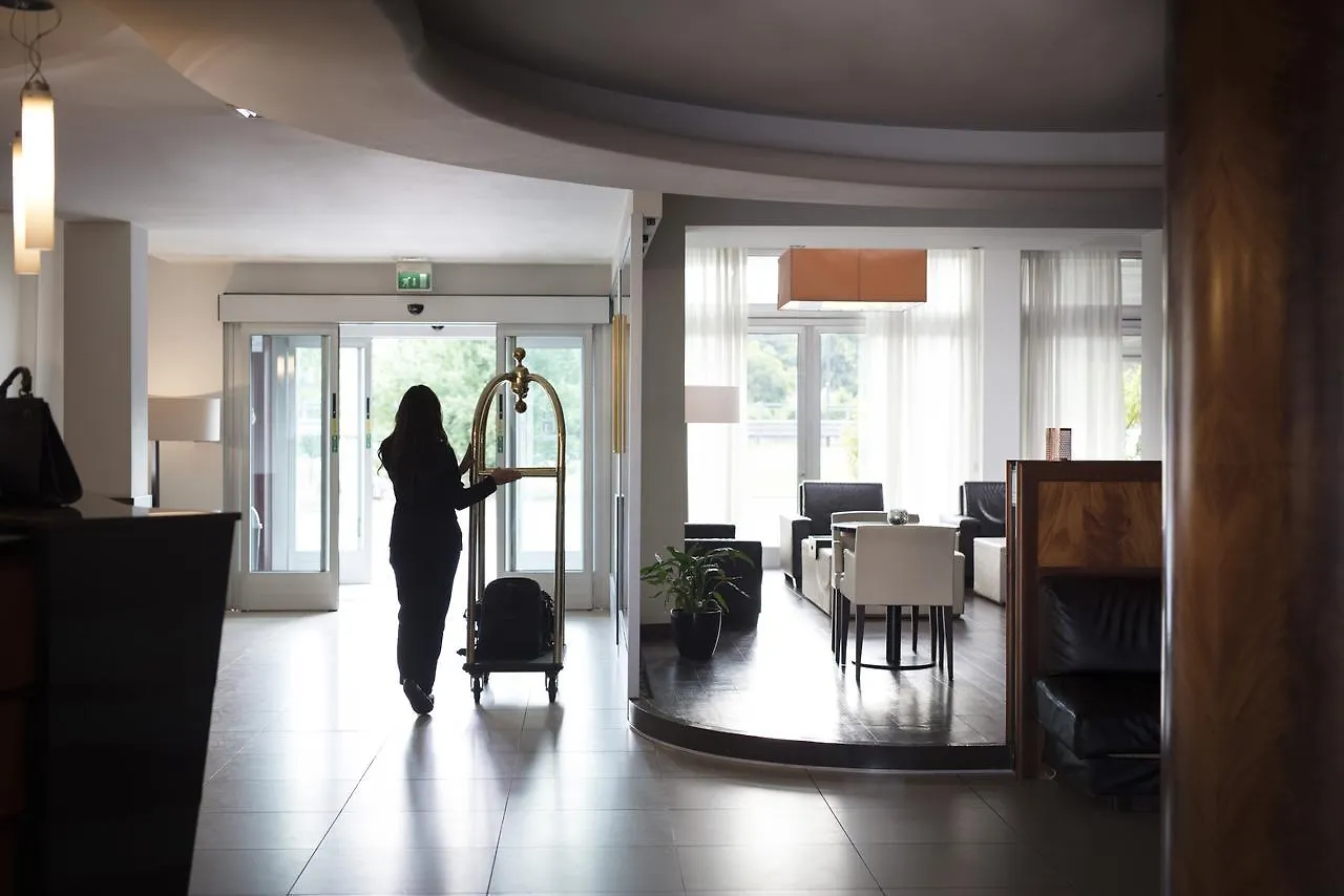 מסטרה Smart Hotel Holiday