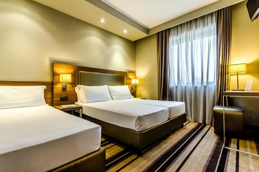 מסטרה Smart Hotel Holiday